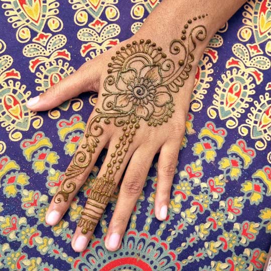 Henna-Hand-10