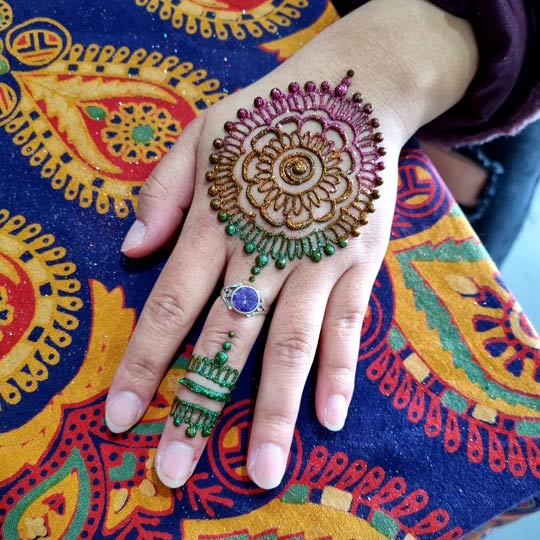 Henna-Hand-19