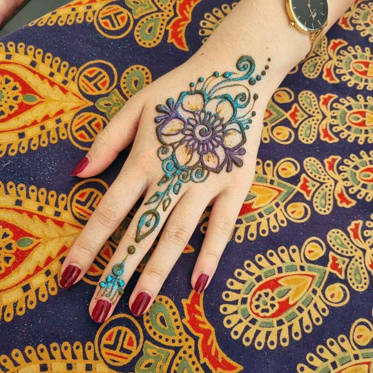 Henna-Hand-2