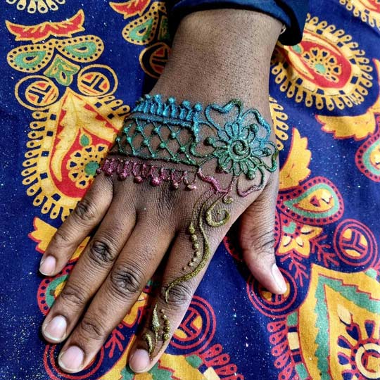Henna-Hand-21