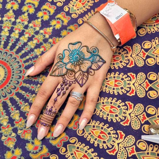 Henna-Hand-3