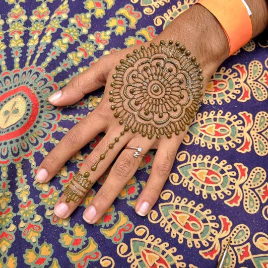 Henna-Hand-5