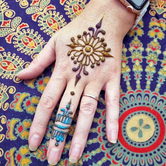 Henna-Hand-6
